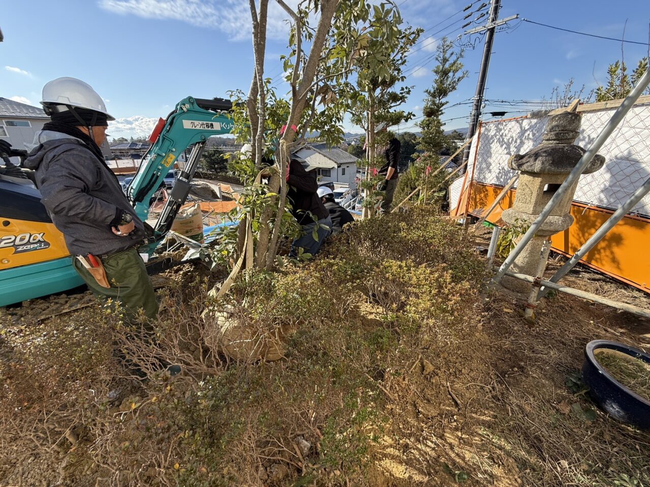 奈良市内で樹木の移植工事を行う植木屋の作業風景|宝塚・西宮・尼崎・芦屋・伊丹対応 松盛園